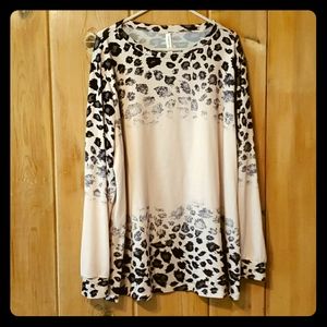 Leopard print! Light sweater